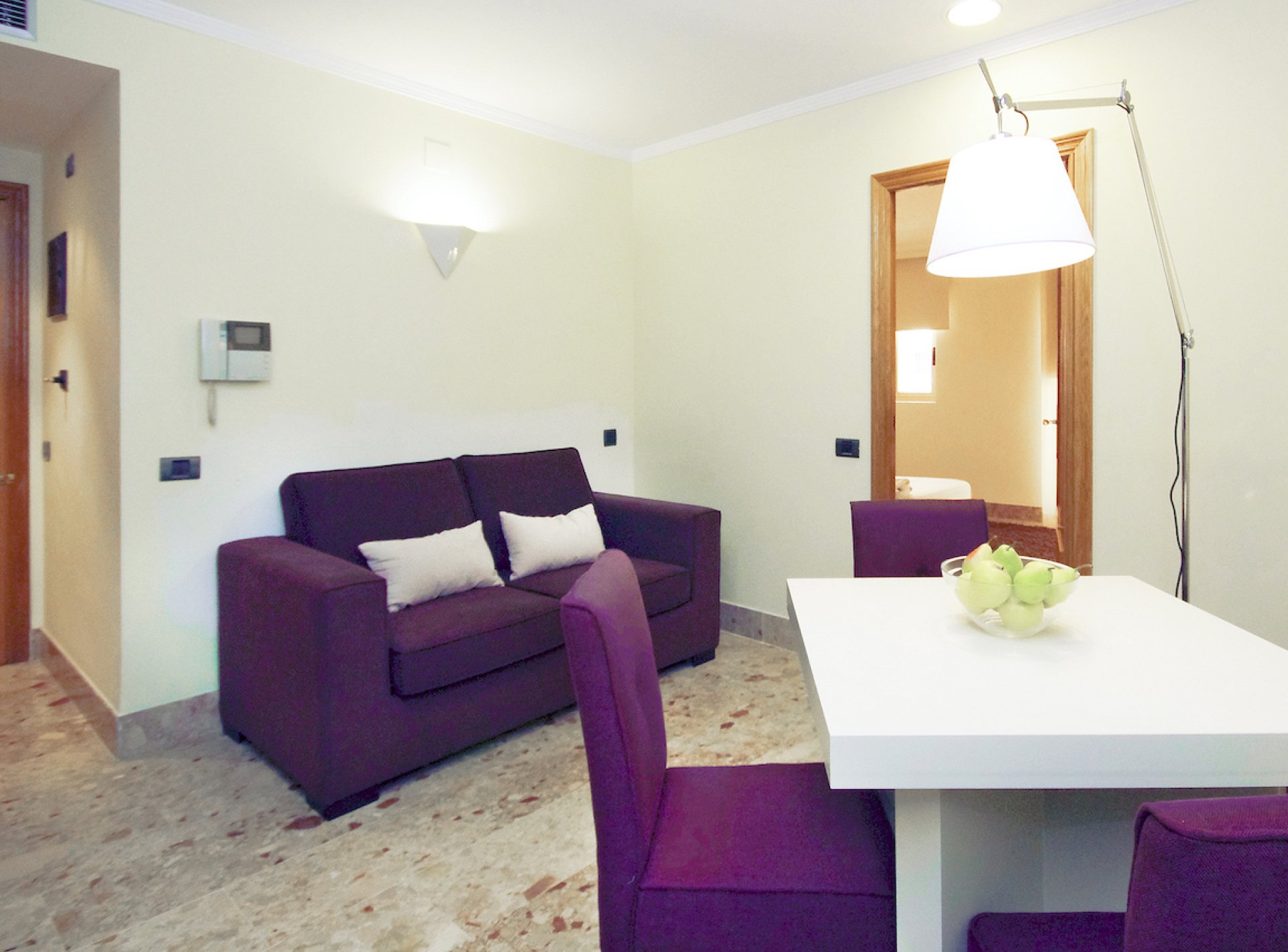 CAT 44. 1 Bedroom Apartment with balcony. 3 PAX. Catedral.