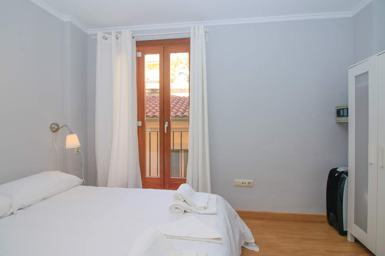 TRA1. 1 Bedroom with balcony. El Carmen. Valencia.