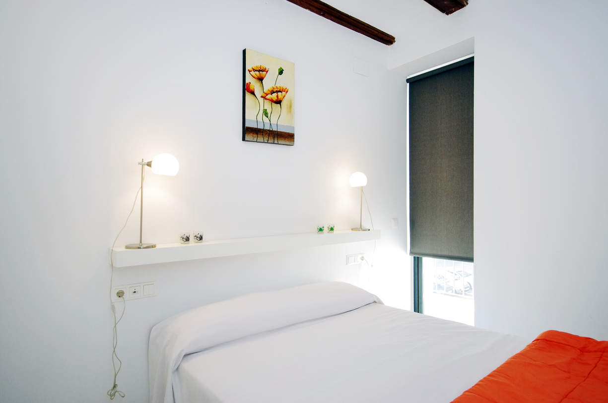 MS 2. 2 Bedroom Apartment with balcony. Old Town. Valencia.