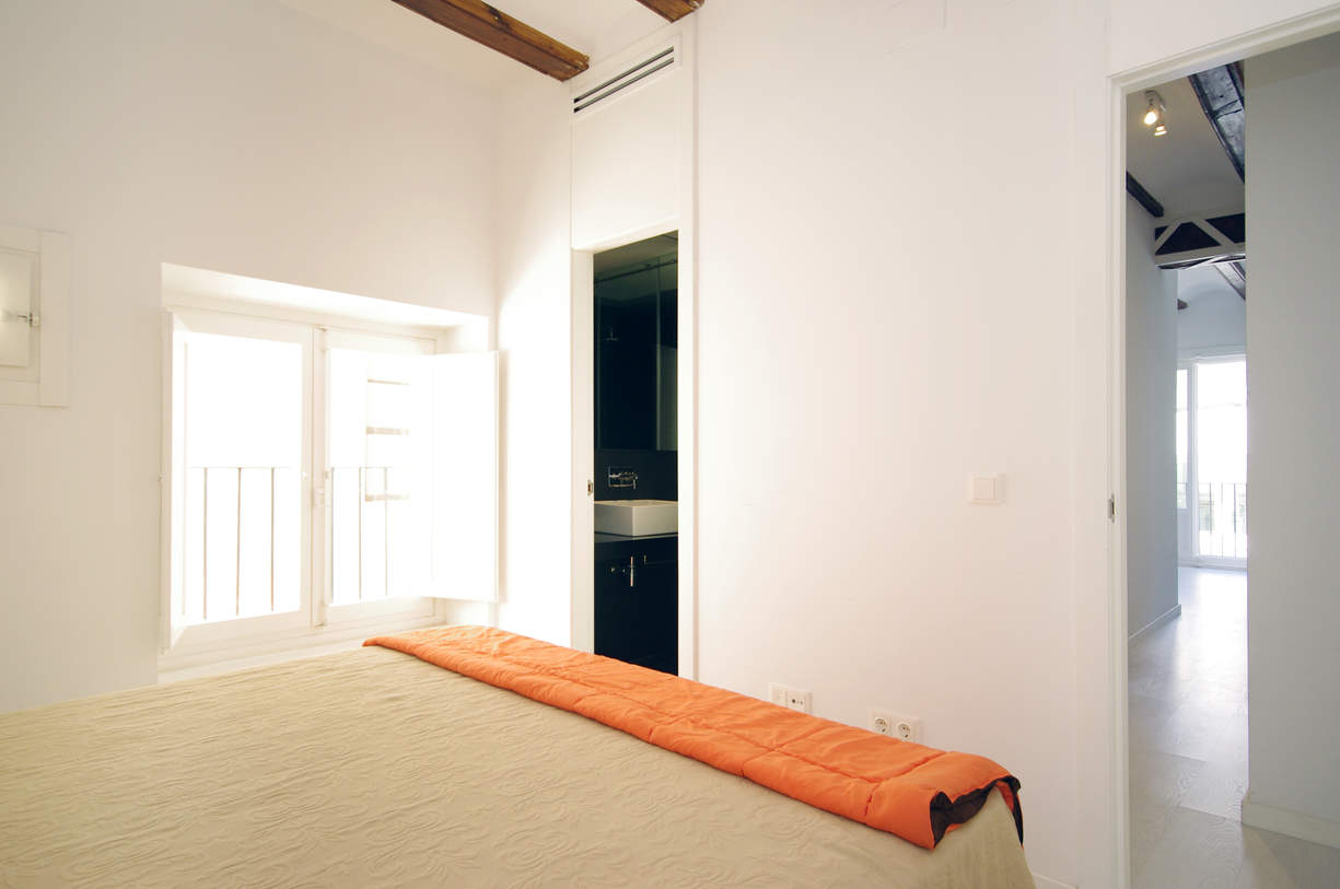 MS 4. 2 Bedroom Apartment with balcony. Old Town. Valencia.