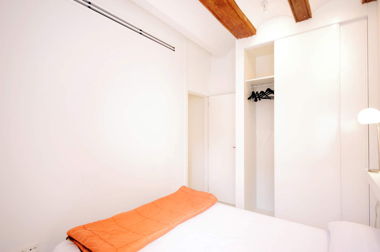 MS 6. 2 Bedroom Apartment with balcony. Old Town. Valencia.