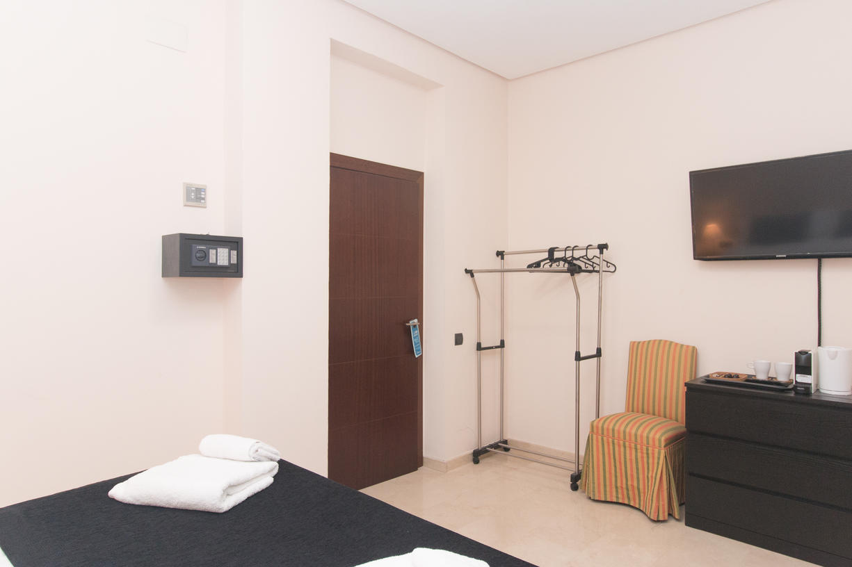 Double Room interior. 2 PAX. Canovas. Valencia. CAN 2